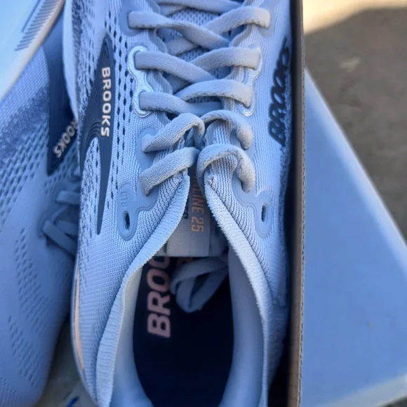 Brooks Women's Gray Running Shoes - Picture 10 of 11